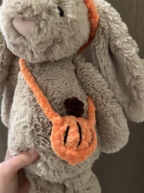 Gehaakt pompoen hoedje en tasje voor medium jellycat konijn