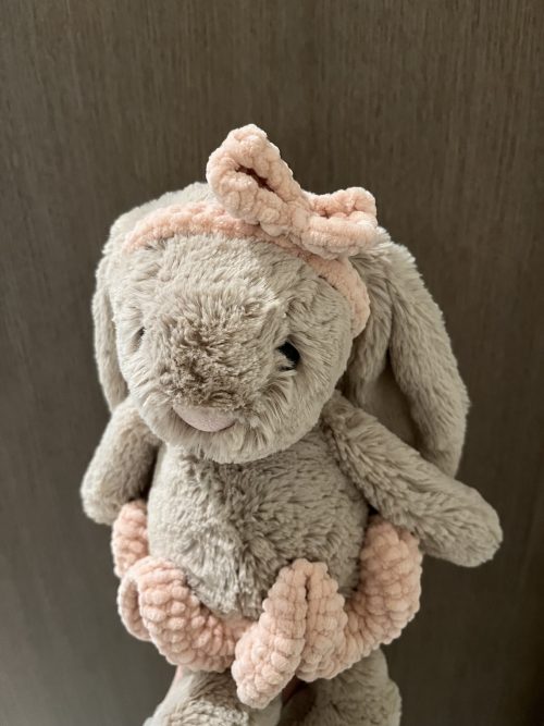 Gehaakt rokje en strikbandje voor medium jellycat konijn