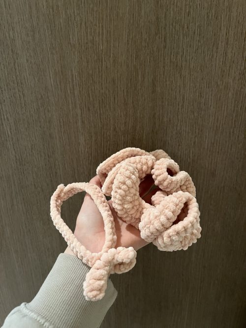 Gehaakt rokje en strikbandje voor medium jellycat konijn