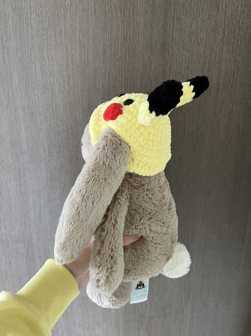 Gehaakt pikachu hoedje voor medium jellycat konijn